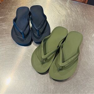 Women's flip flops-2 pairs - Navy blue and Olive